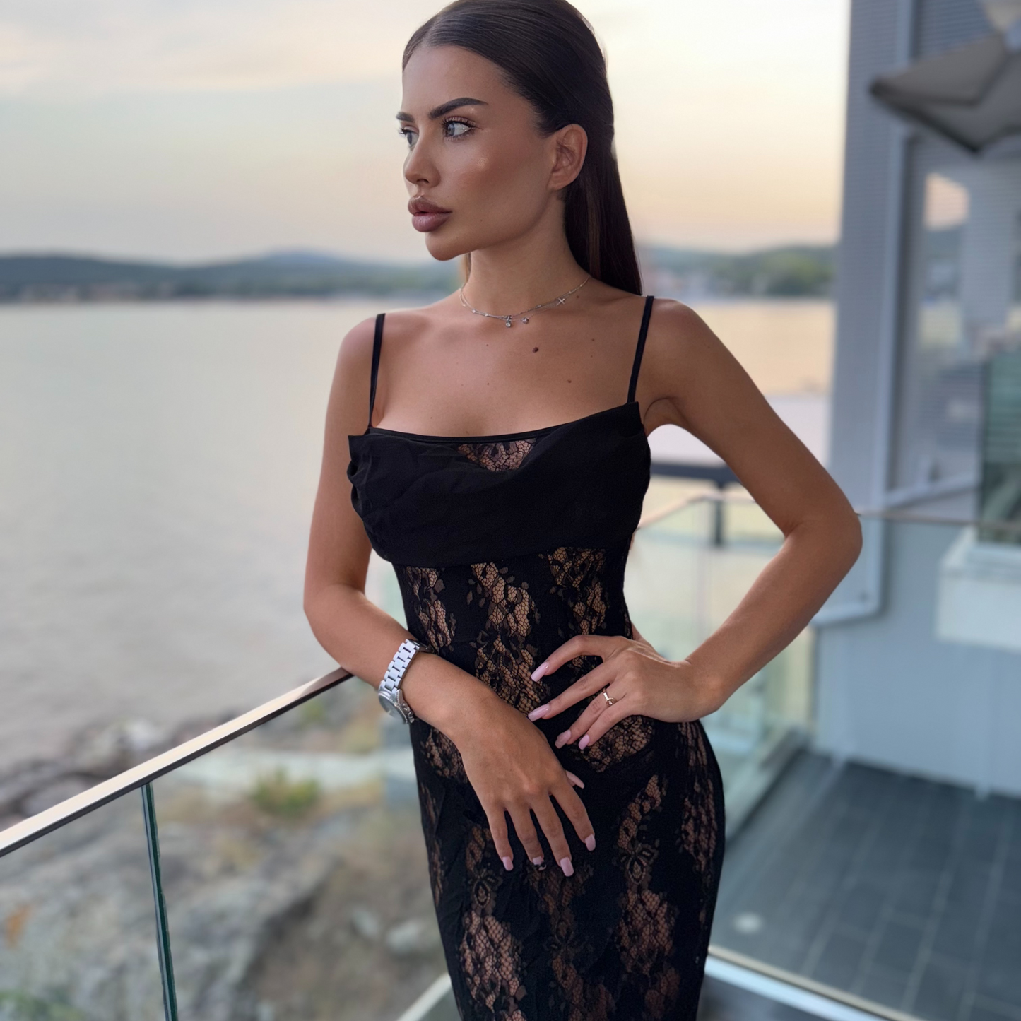 Черна дантелена плажна рокля Selena